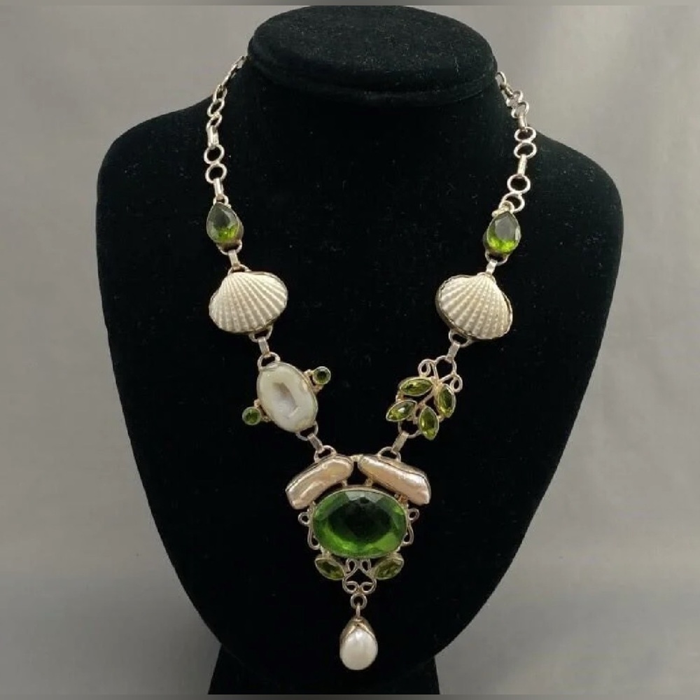 Elegant Green and Silver Necklace